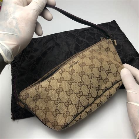 pochette uomo gucci usata|gucci zipper pouch.